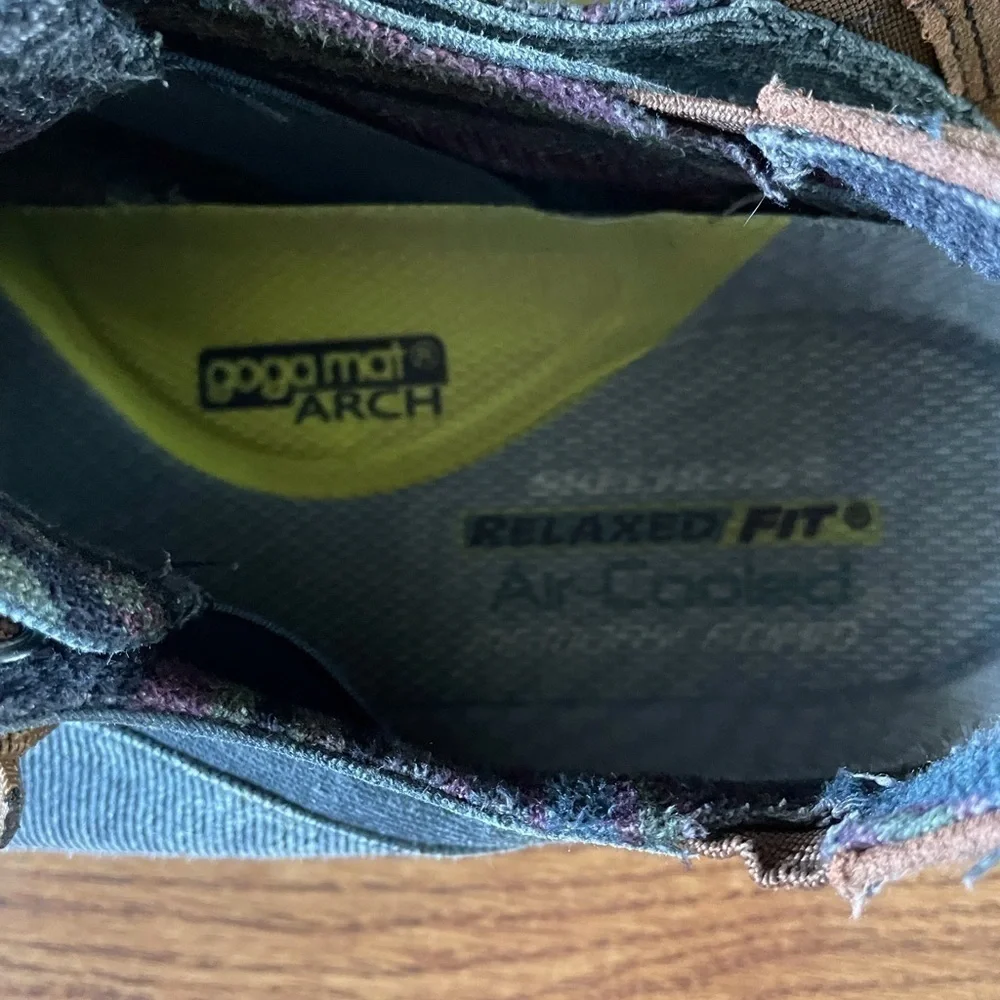 Skechers Relaxed fit Air Cooled shoes in size 8